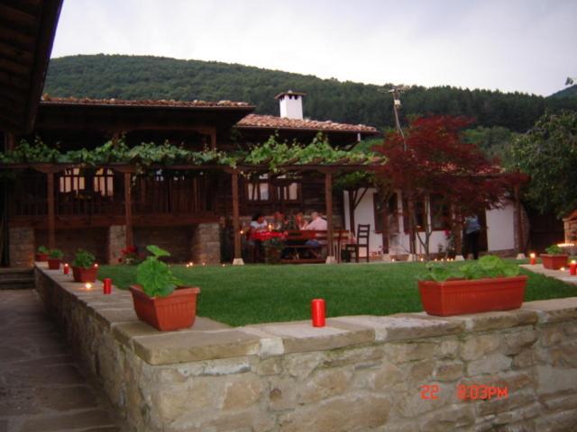 The House With The Vine Guest House Zjeravna Exteriör bild